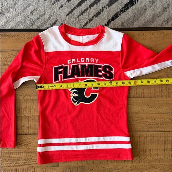 Calgary Flames Youth Hockey Jersey - Picture 3 of 11